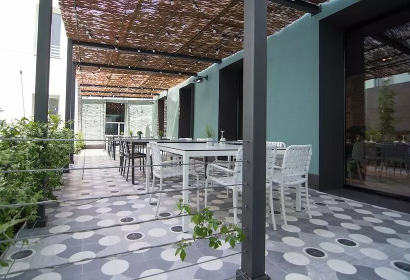 هتل Petit Palace Santa Barbara