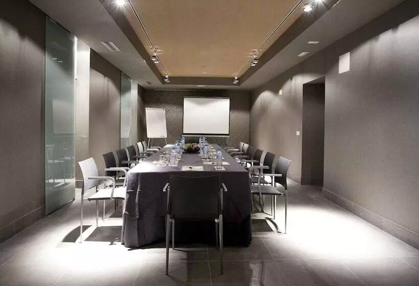 هتل Petit Palace Santa Barbara