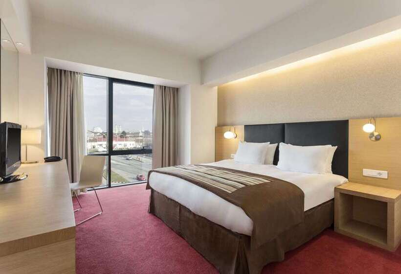 هتل Ramada By Wyndham Oradea