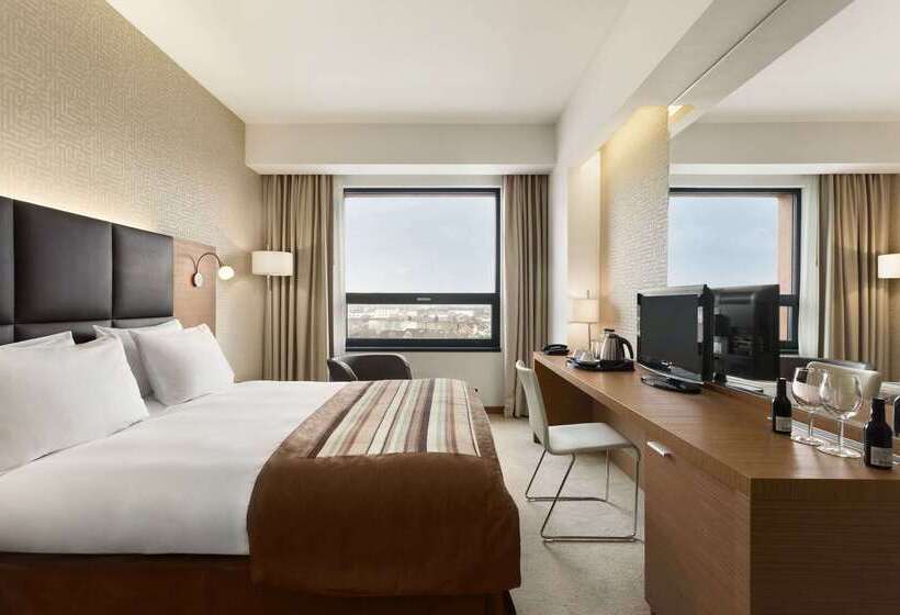 هتل Ramada By Wyndham Oradea