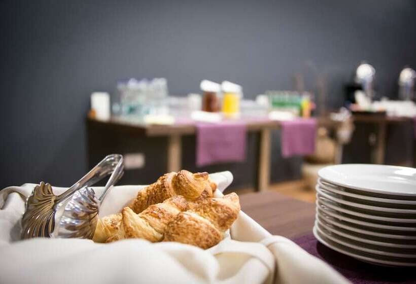 هتل Ramada By Wyndham Oradea