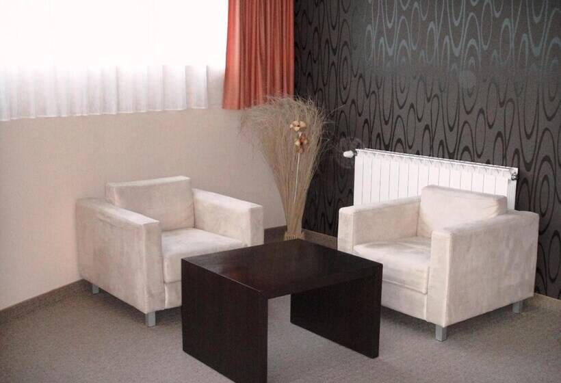 酒店 Riverside Family