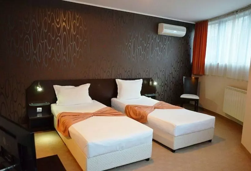 호텔 Riverside Family