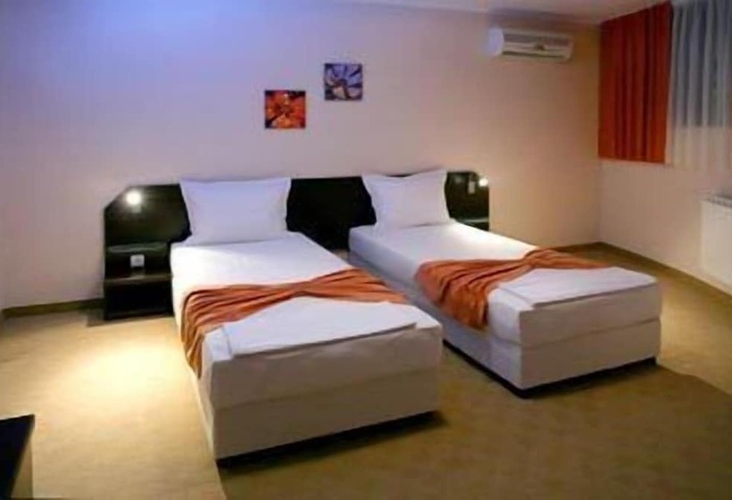 酒店 Riverside Family