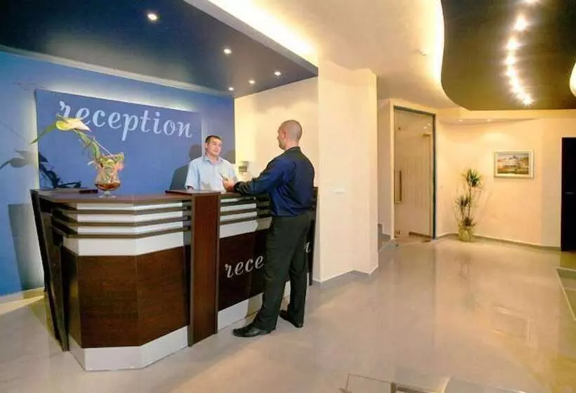 호텔 Riverside Family