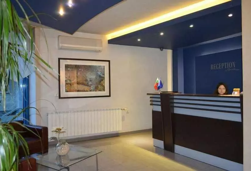 호텔 Riverside Family