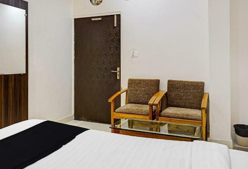 호텔 Collection O 79926 Pahuna