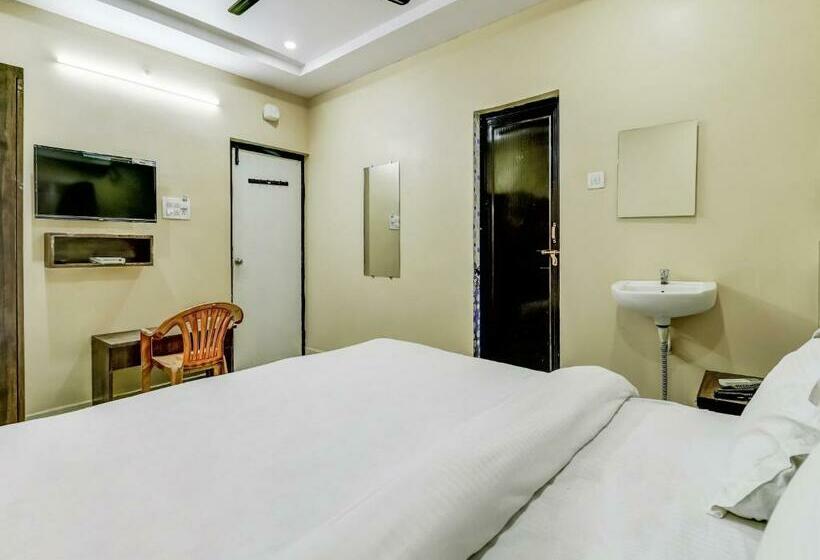 בית מלון כפרי Oyo 82567  Swagath Grand