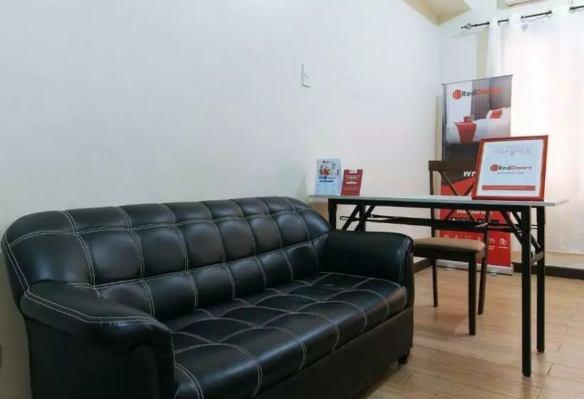 هتل Reddoorz @ 77 Travellers Inn Malolos Bulacan