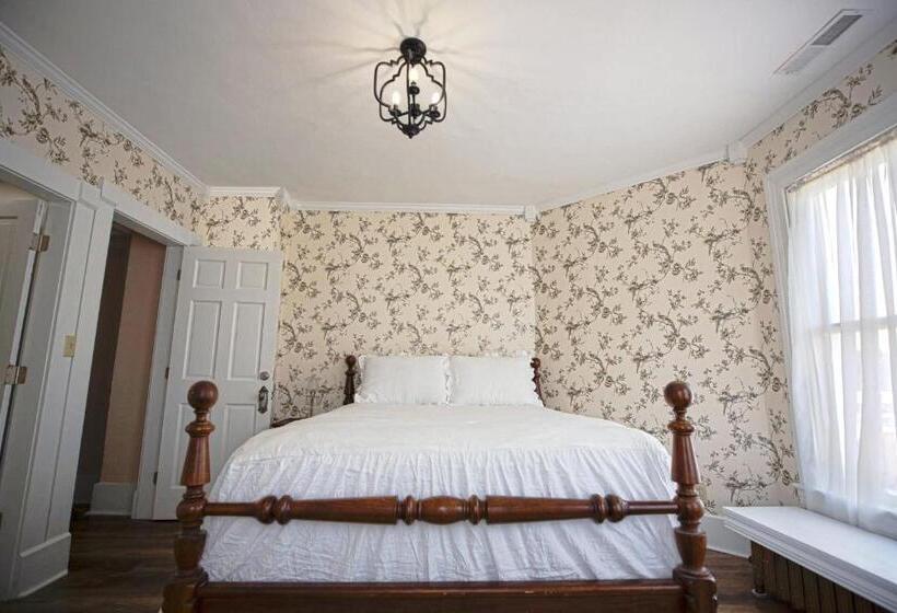 민박 The Victorian On Main