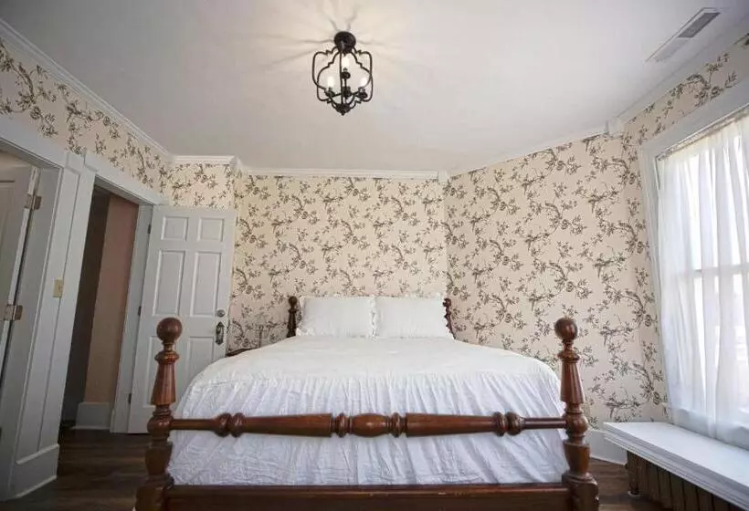 Aamiaismajoitus (B&B) The Victorian On Main