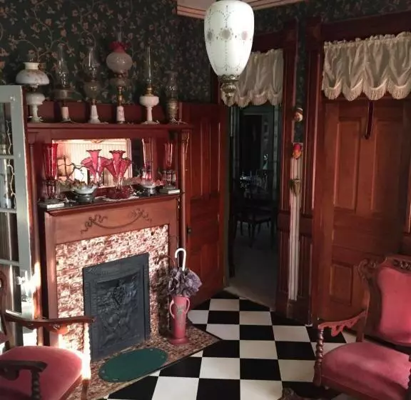 Aamiaismajoitus (B&B) The Victorian On Main