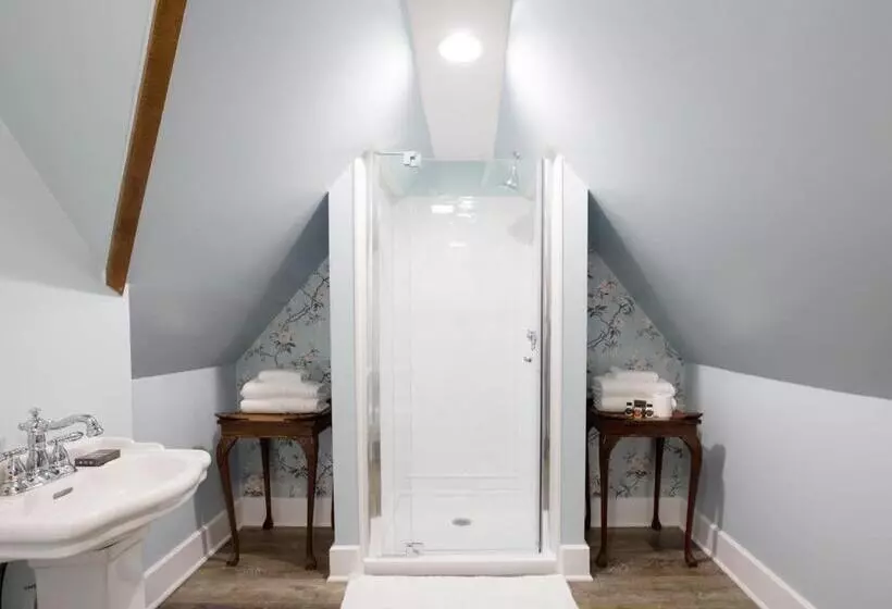 Aamiaismajoitus (B&B) The Victorian On Main