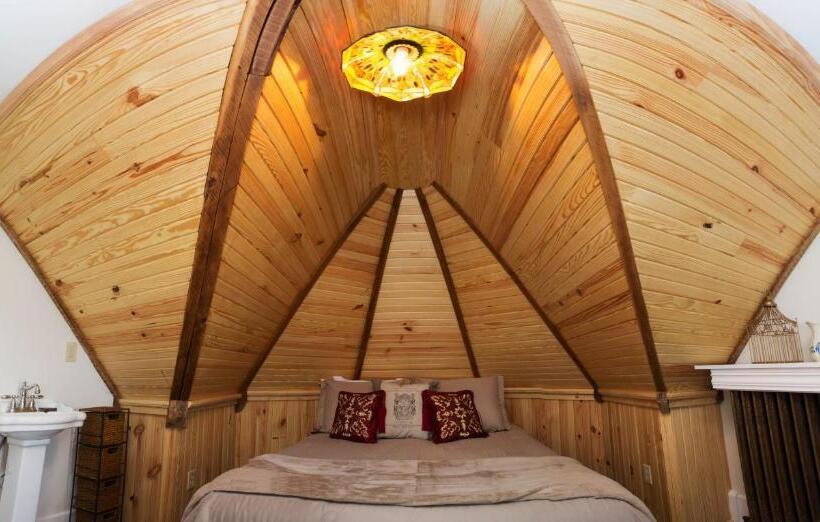 민박 The Victorian On Main