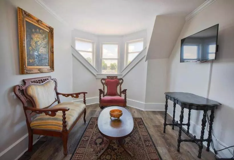 Aamiaismajoitus (B&B) The Victorian On Main