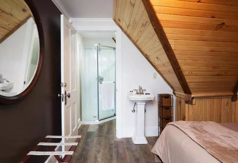 Aamiaismajoitus (B&B) The Victorian On Main