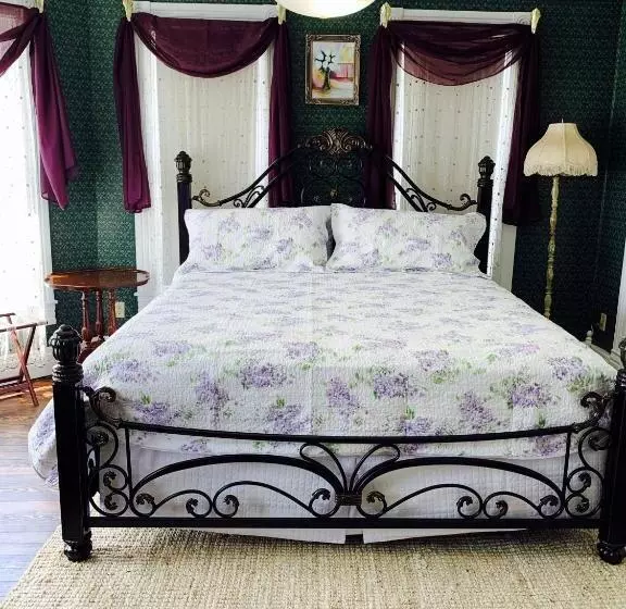 Aamiaismajoitus (B&B) The Victorian On Main