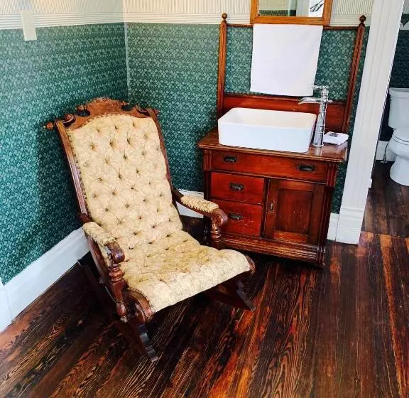 Aamiaismajoitus (B&B) The Victorian On Main