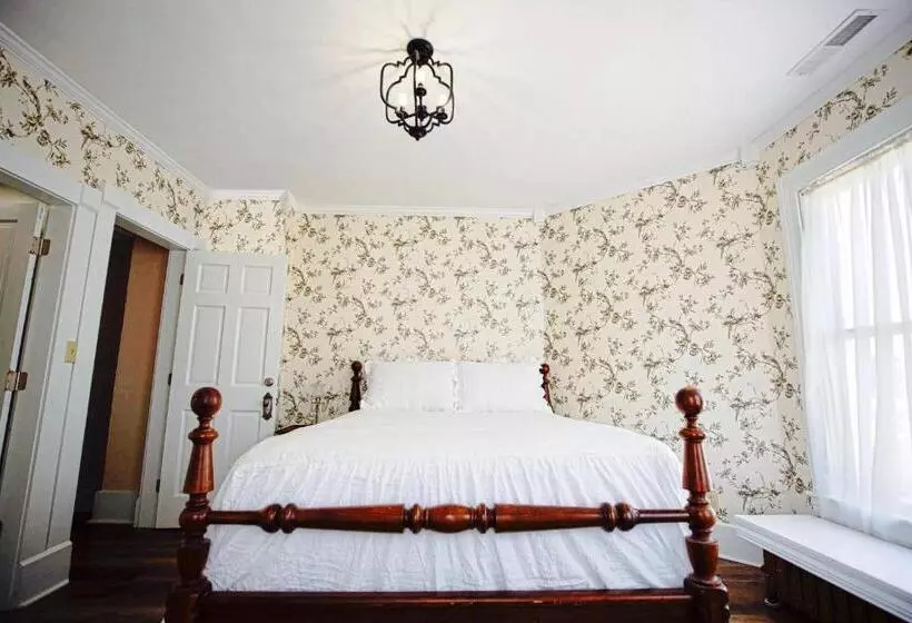 Aamiaismajoitus (B&B) The Victorian On Main