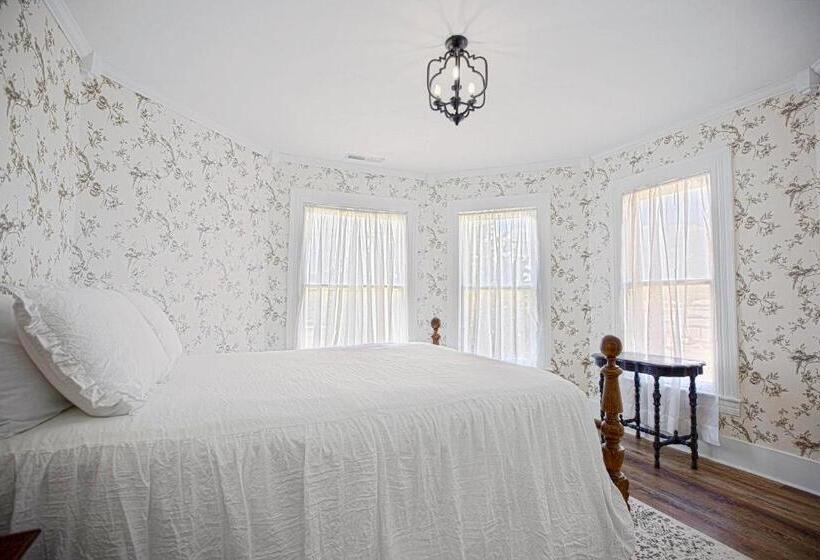 민박 The Victorian On Main