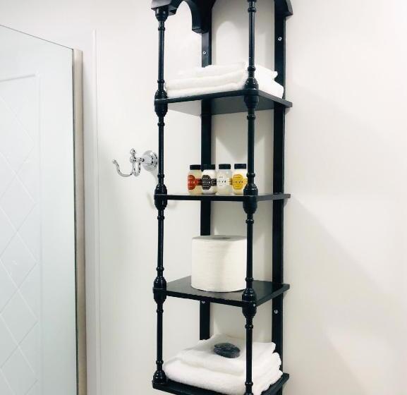 민박 The Victorian On Main