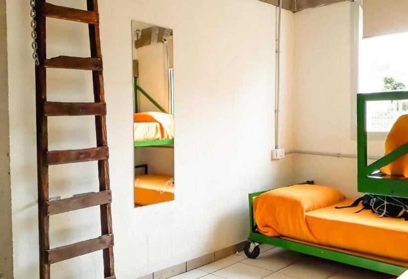 Hostel Casa De Artistas Multiespacio Tanti