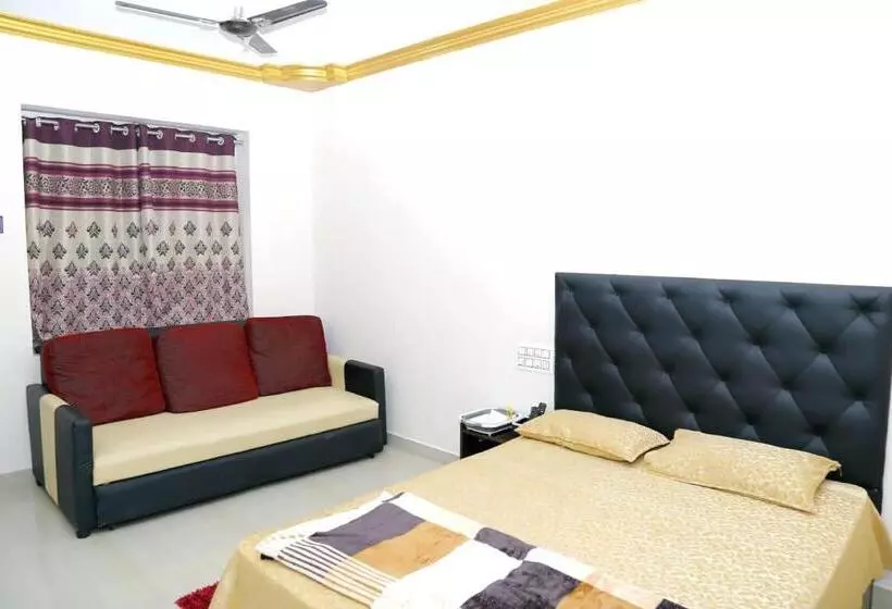ホテル Kumaran Residency