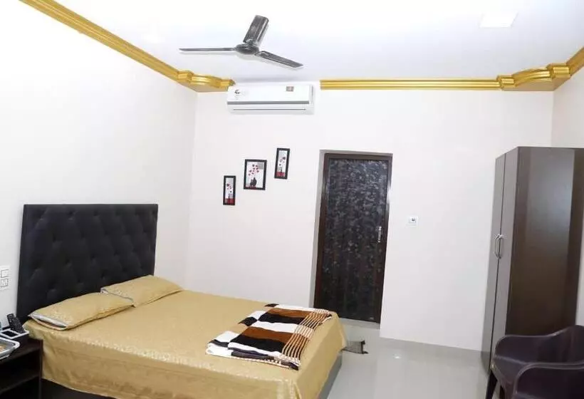 ホテル Kumaran Residency