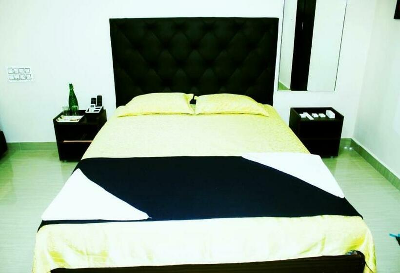 فندق Kumaran Residency