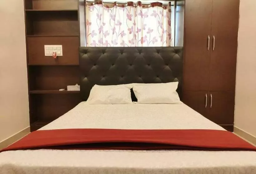 ホテル Kumaran Residency