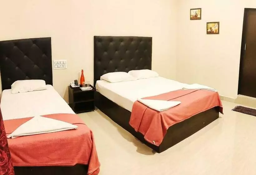 ホテル Kumaran Residency