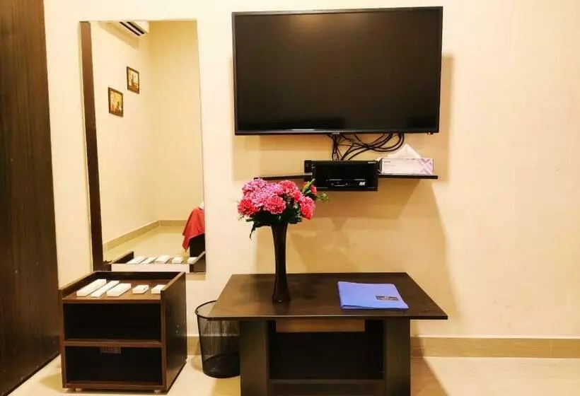 ホテル Kumaran Residency