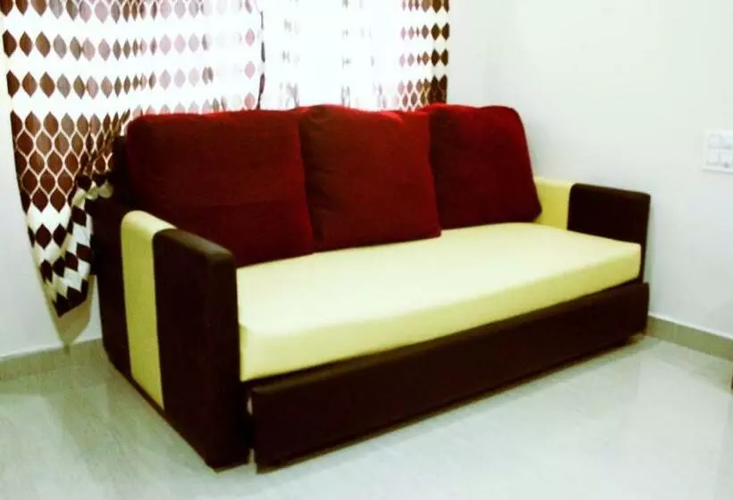 ホテル Kumaran Residency