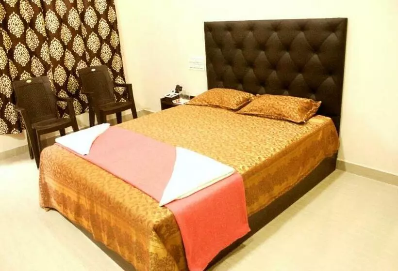 ホテル Kumaran Residency