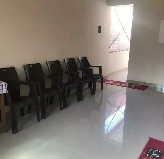 ホテル Kumaran Residency