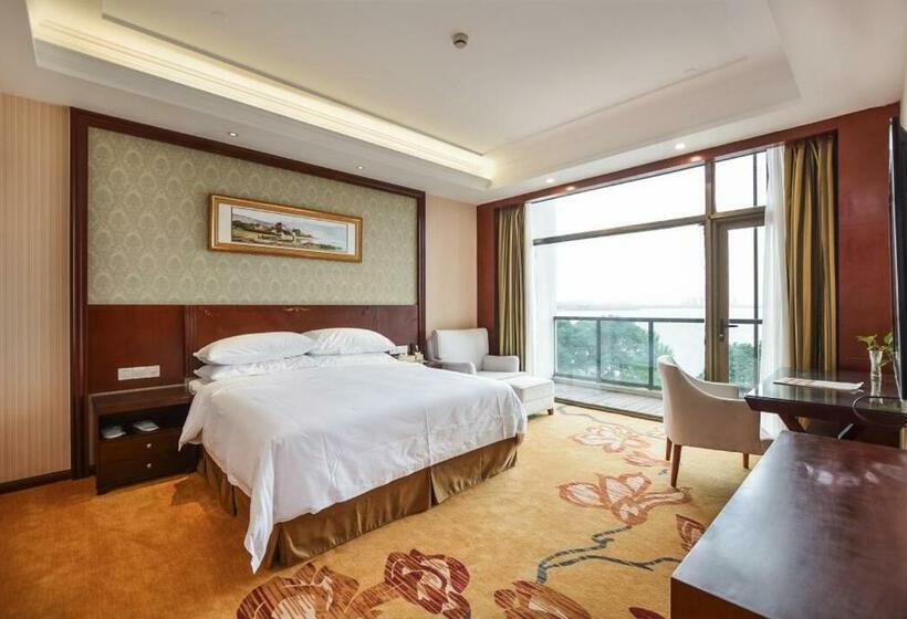 Vienna Hotel Suzhou Yangcheng Lake Huayi Movie World