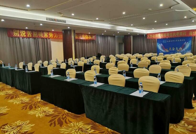 Vienna Hotel Suzhou Yangcheng Lake Huayi Movie World