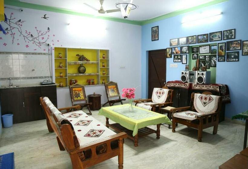 פנסיון Aura Midtown