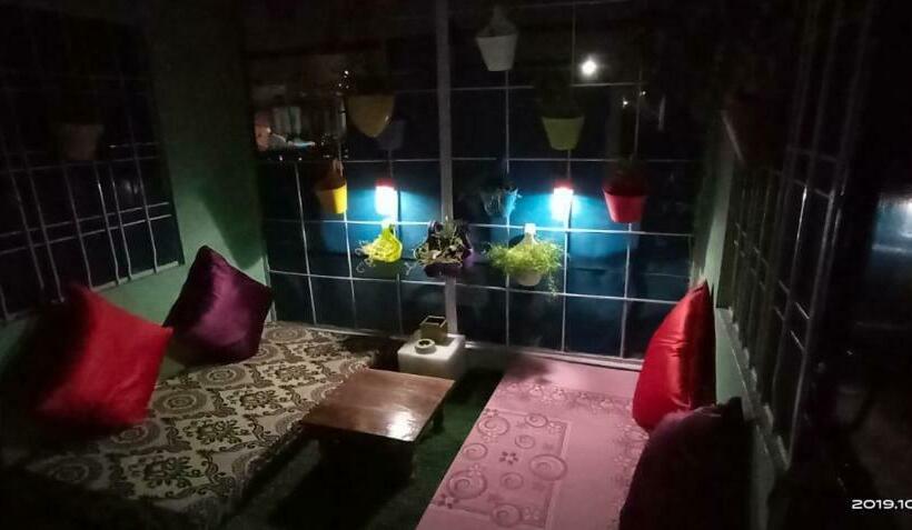 פנסיון Aura Midtown