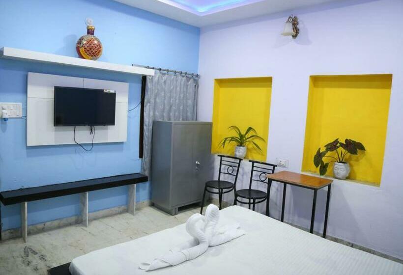 פנסיון Aura Midtown