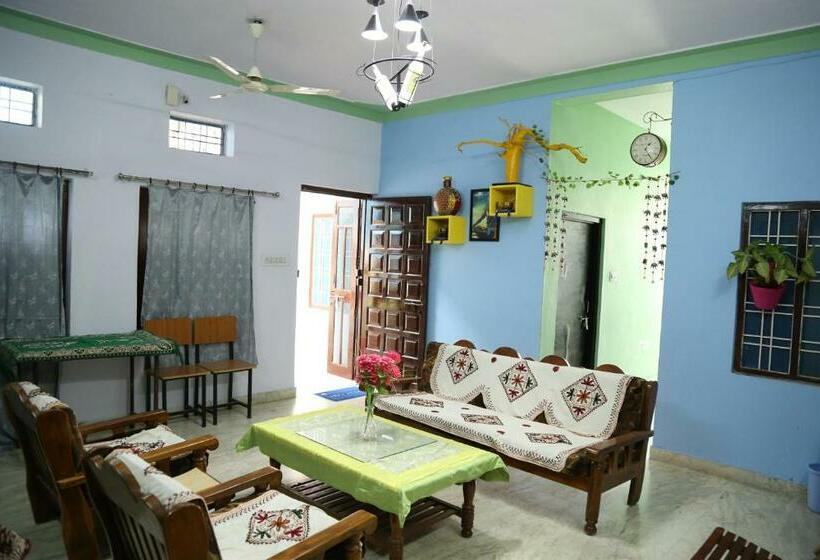 פנסיון Aura Midtown