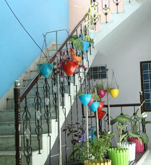 פנסיון Aura Midtown