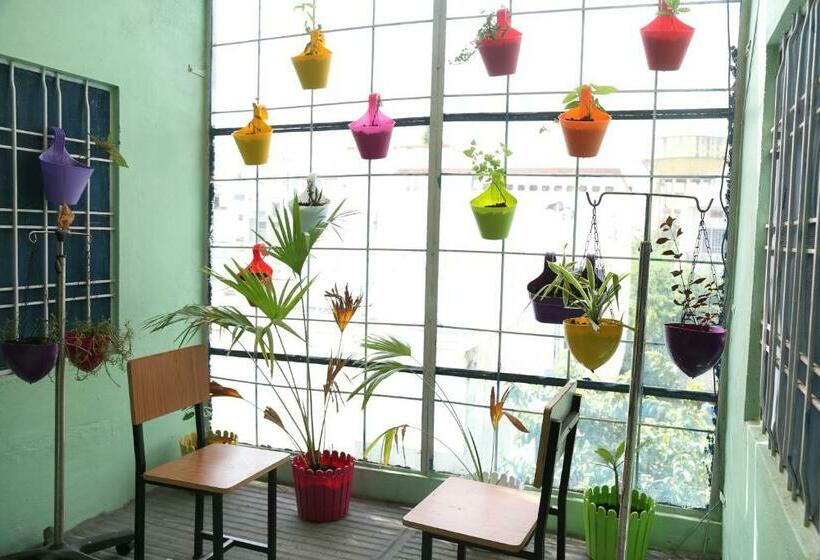 פנסיון Aura Midtown