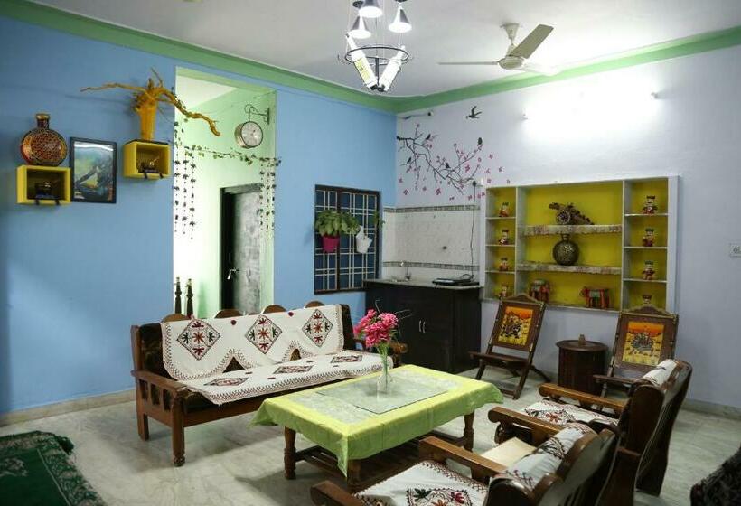 פנסיון Aura Midtown