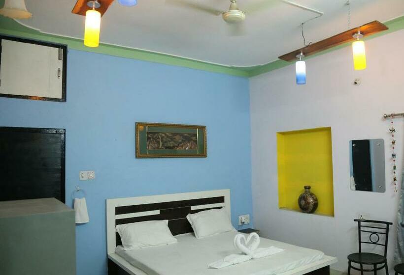 פנסיון Aura Midtown