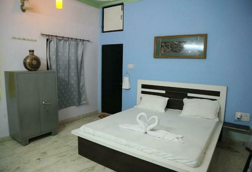 פנסיון Aura Midtown