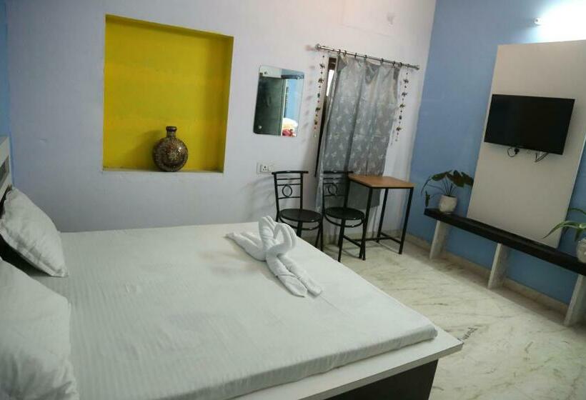 פנסיון Aura Midtown