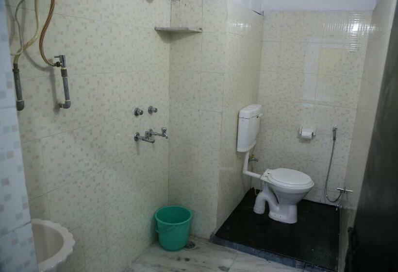 פנסיון Aura Midtown