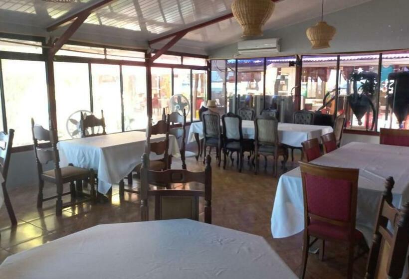 هتل La Cueva Limon