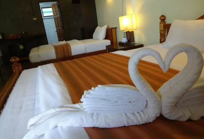 ホテル The Chevalley Beach Resort